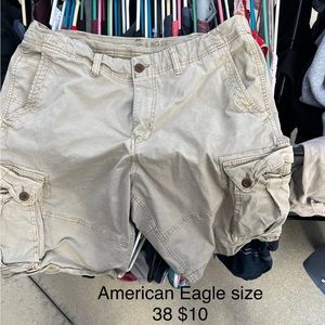 American Eagle men’s cargo shorts size 38.